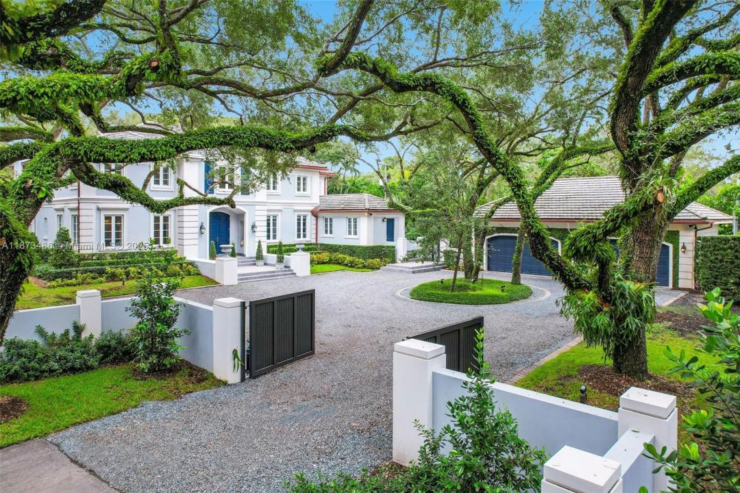 5400 Banyan Trl, Coral Gables, Florida 33156