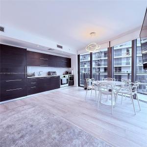 55 SW 9th St 4003, Miami, Florida 33130, USA