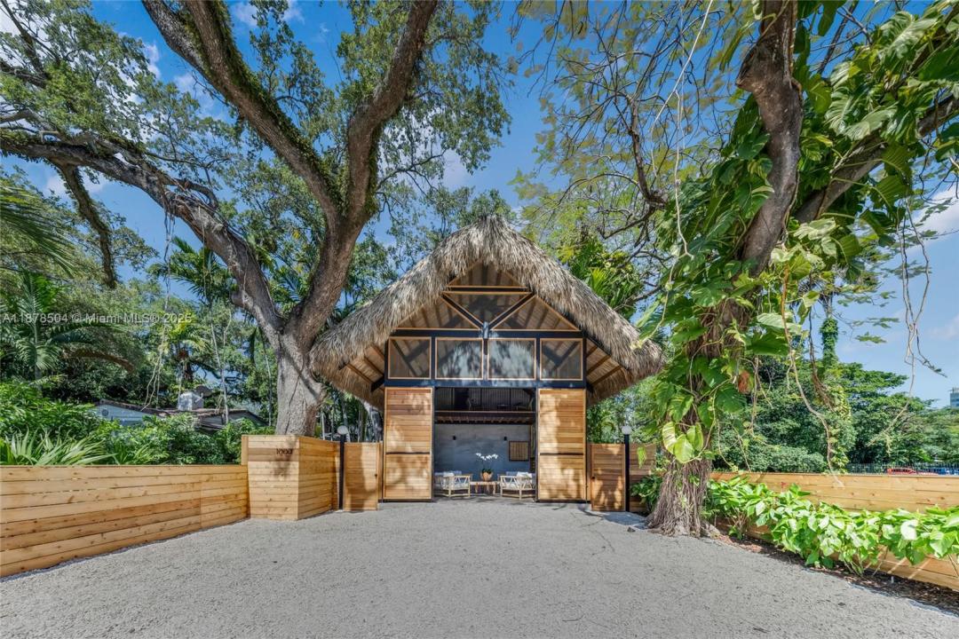 1000 NW 9th Ct, Miami, Floryda 33136, USA