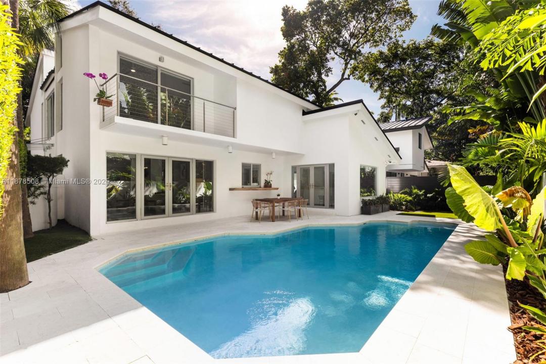 1888 Crystal Ct, Coconut Grove, Florida 33133, USA