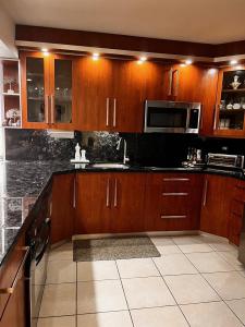 20200 W Country Club Dr 120, Aventura, Florida 33180, USA