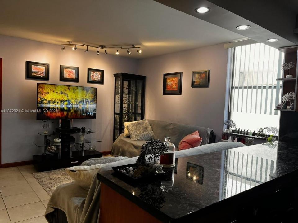 20200 W Country Club Dr 120, Aventura, 佛羅里達州 33180, 美國