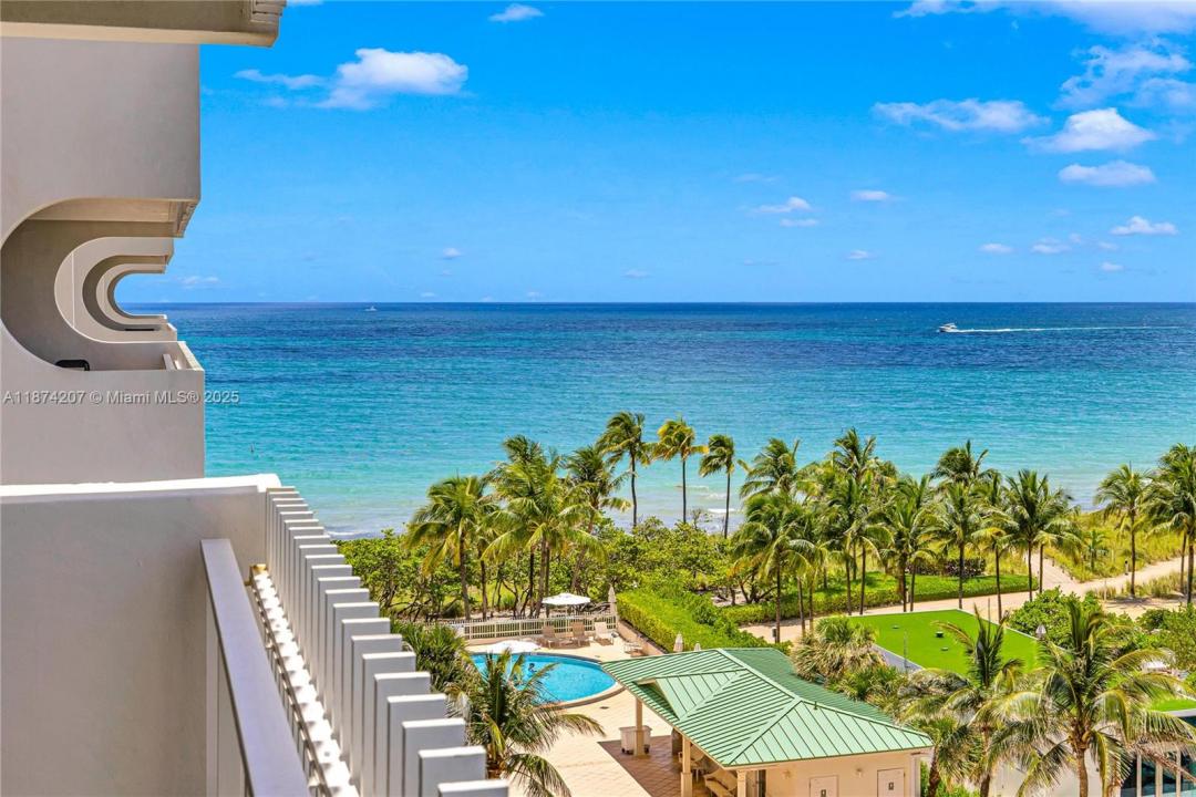 10205 Collins Ave 603, Bal Harbour, Floryda 33154, USA