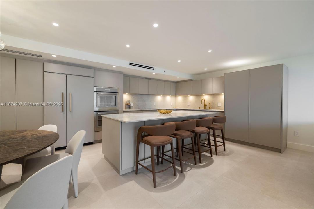 10205 Collins Ave 603, Bal Harbour, Floryda 33154, USA