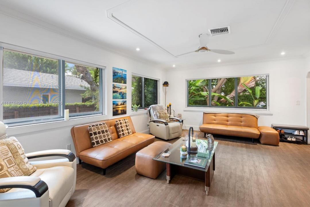 1164 NE 86th St, Miami, פלורידה 33138, ארצות הברית של אמריקה 