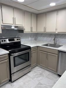 5550 NW 44th St 312B, Lauderhill, Florida 33319, USA