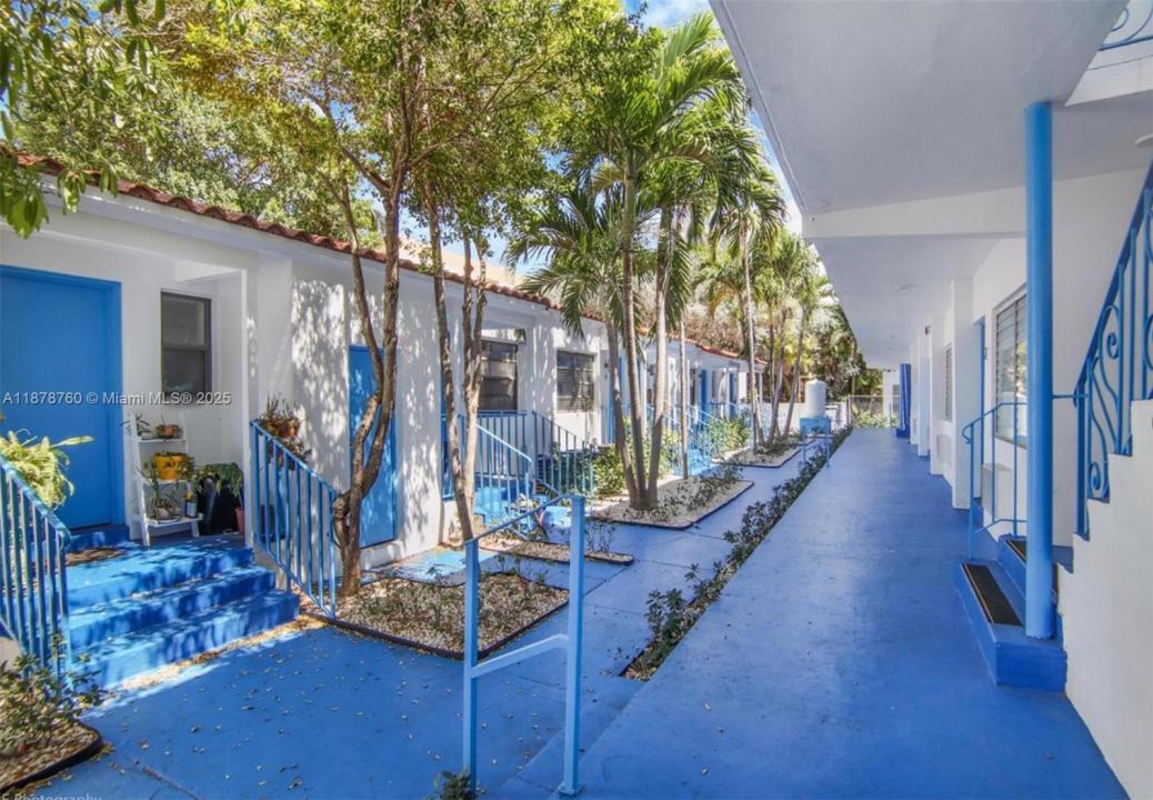 7717 Byron Ave, Miami Beach, Floryda 33141, USA
