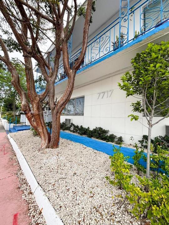 7717 Byron Ave, Miami Beach, Floryda 33141, USA