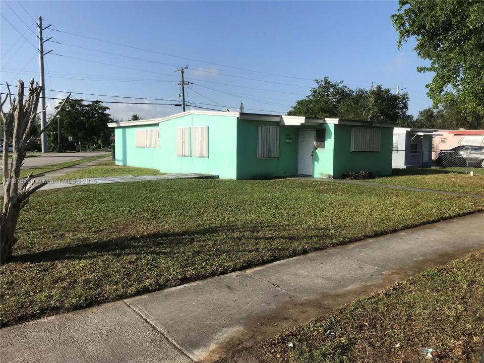 2010 Rutland St, Opa-Locka, Flórida 33054, Estados Unidos