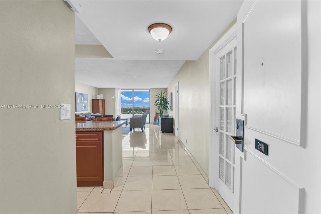 2500 Parkview Dr 2411, Hallandale Beach, Florida 33009