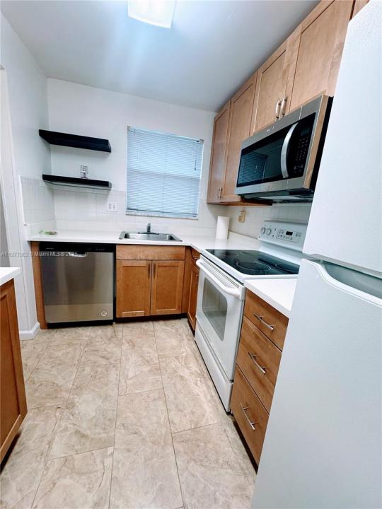 8435 Sunrise Lakes BLV 104, Sunrise, Florida 33322