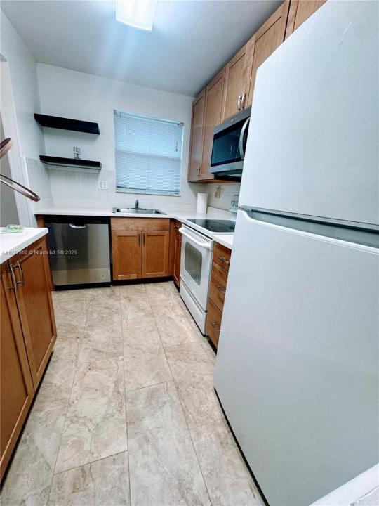8435 Sunrise Lakes BLV 104, Sunrise, Florida 33322