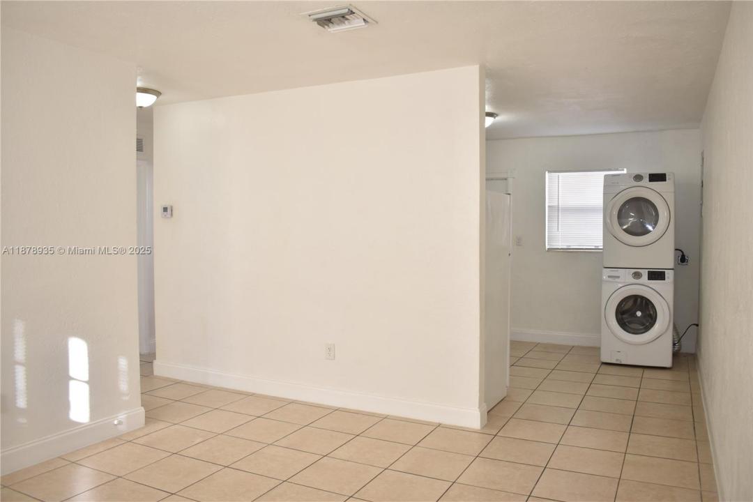 633 NW 6th Ct 1N, Hallandale Beach, Florida 33009, Stati Uniti