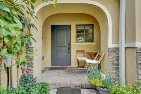 377 NE 194th Ter, Miami, Florida 33179, USA