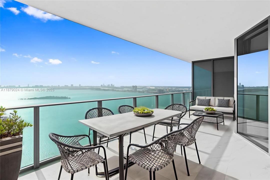 700 NE 24th ST 2402, Miami, 佛罗里达州 33137, 美国