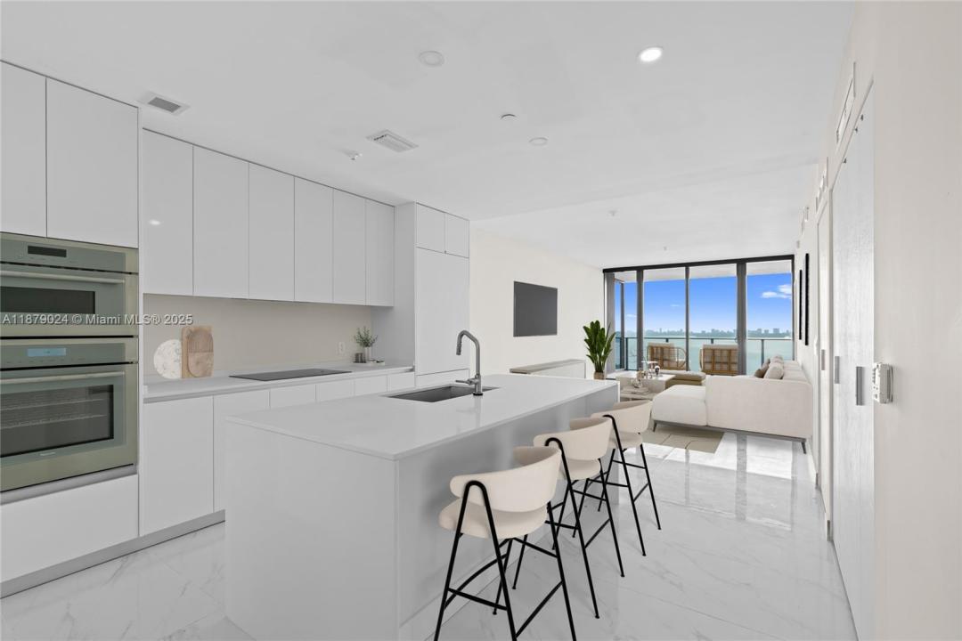 700 NE 24th ST 2402, Miami, 佛罗里达州 33137, 美国