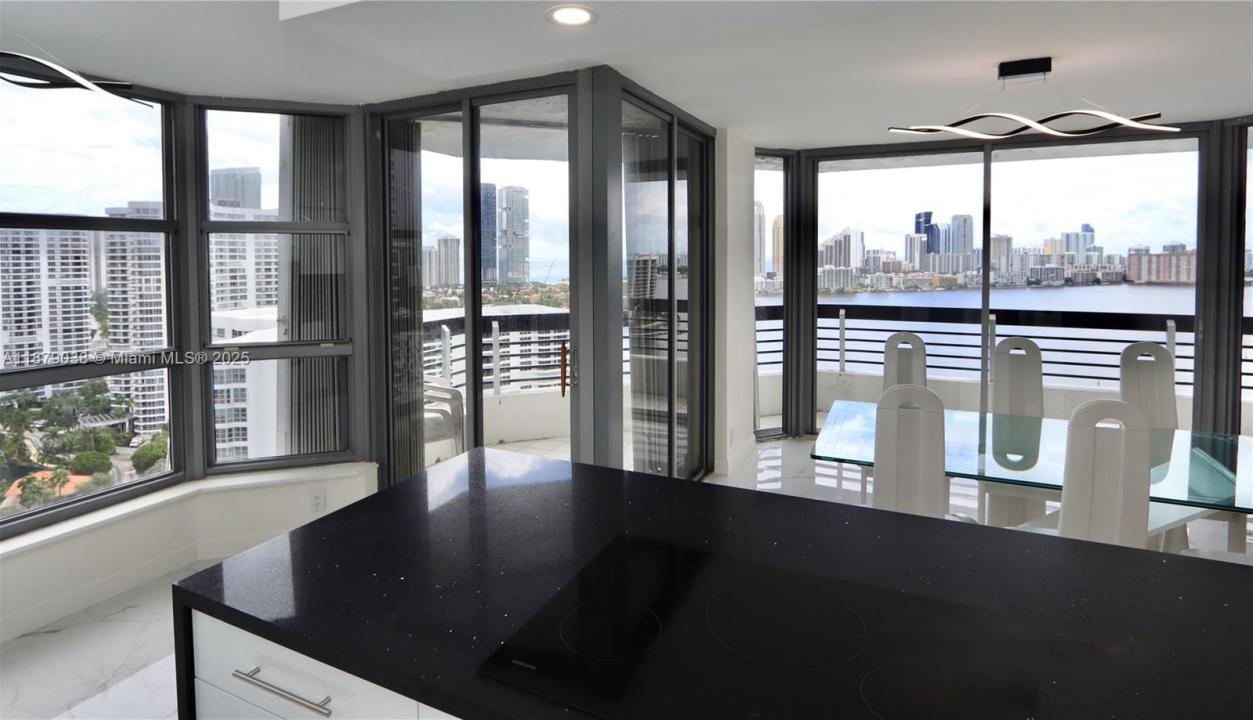 3530 Mystic Pointe Dr 2510, Aventura, פלורידה 33180, ארצות הברית של אמריקה 