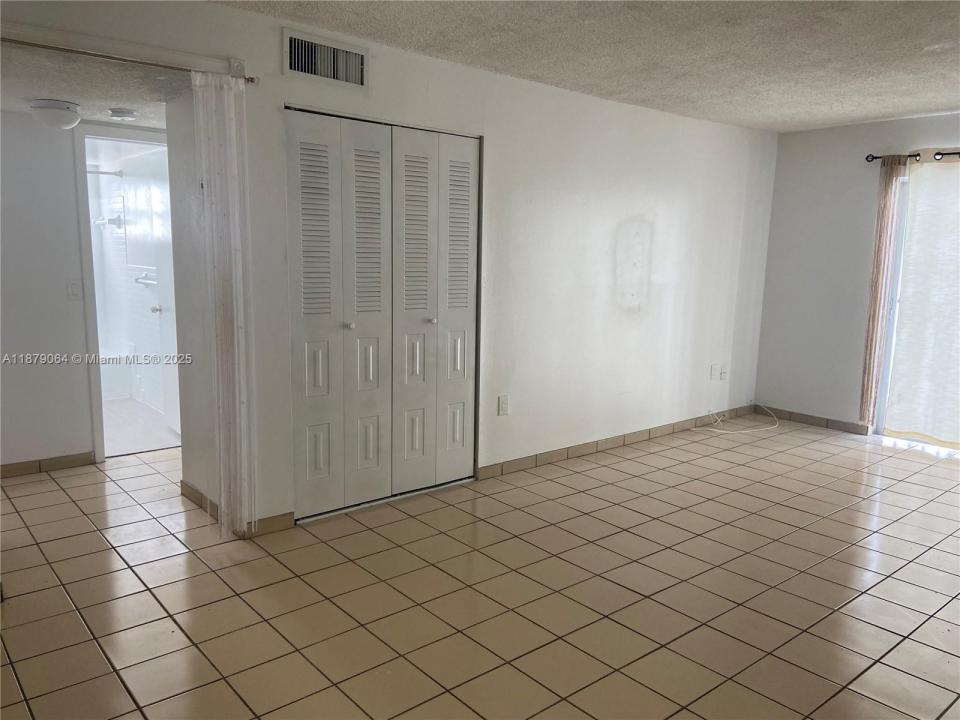 1337 NW 1st St 13, Miami, Florida 33125, HOA KỲ