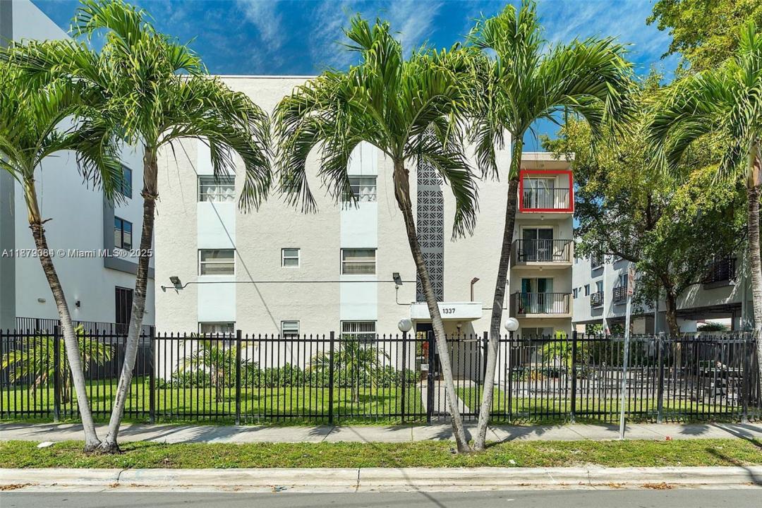 1337 NW 1st St 13, Miami, Florida 33125, HOA KỲ