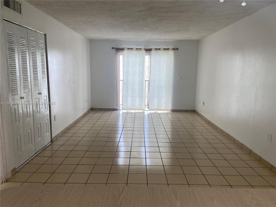 1337 NW 1st St 13, Miami, Florida 33125, HOA KỲ