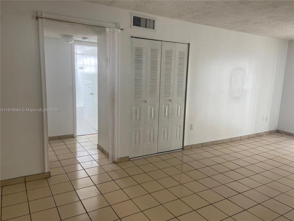 1337 NW 1st St 13, Miami, Florida 33125, HOA KỲ