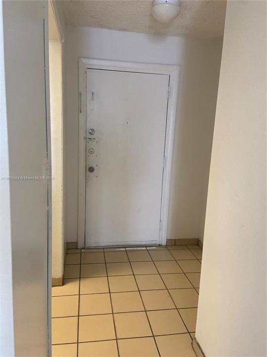 1337 NW 1st St 13, Miami, Florida 33125, HOA KỲ