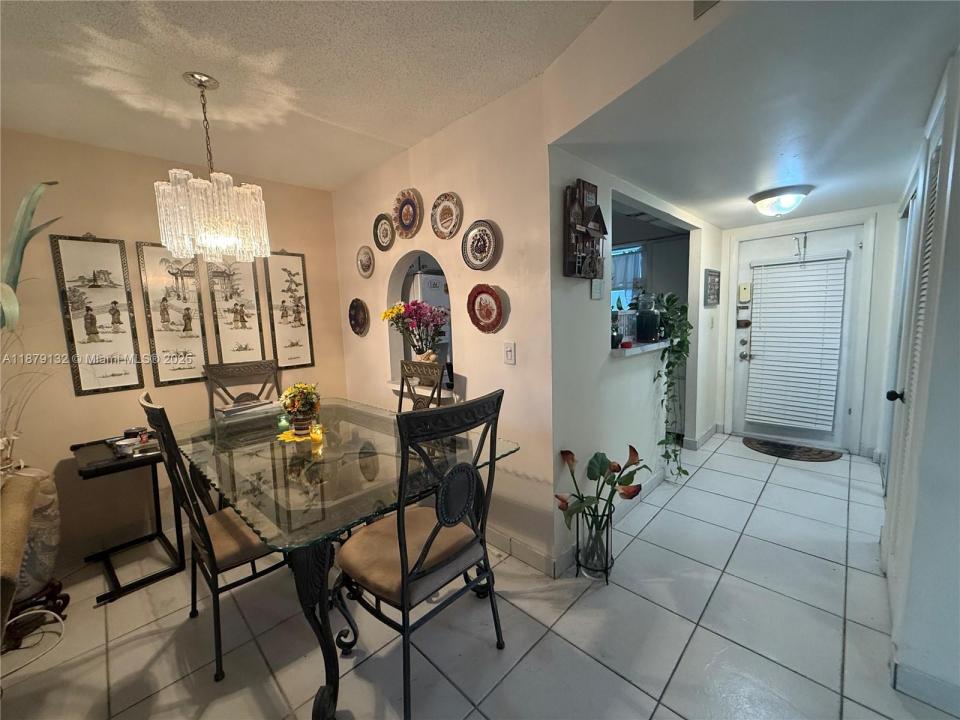 2791 N Pine Island Rd 301, Sunrise, Florida 33322, Stati Uniti