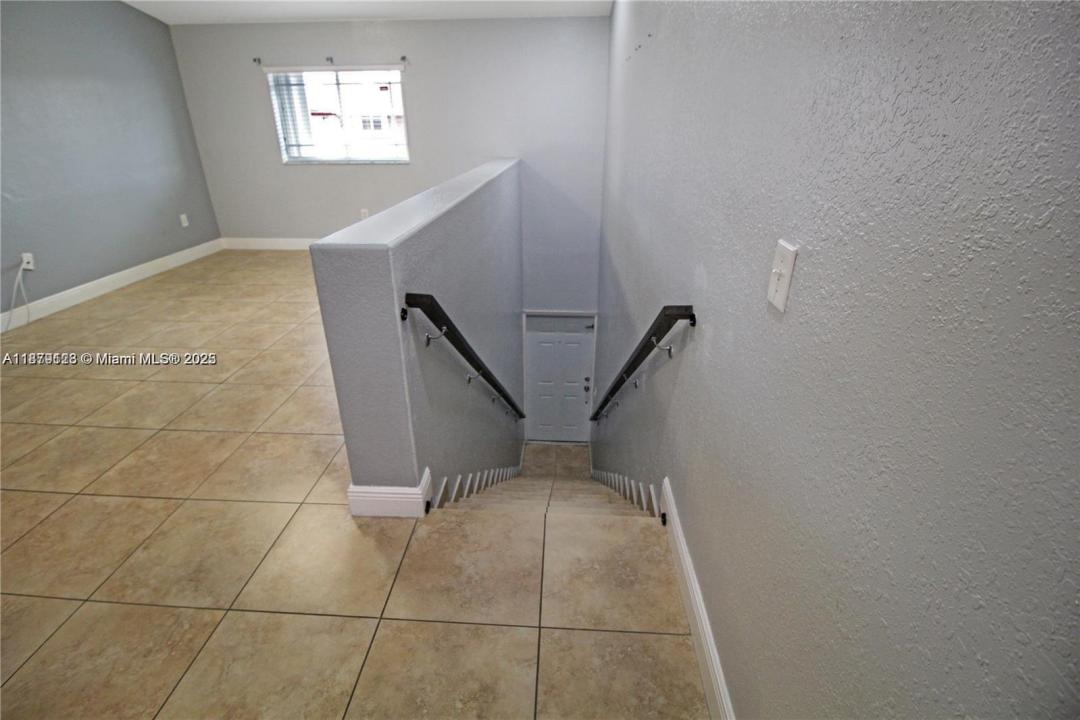 10953 W Okeechobee Rd 202, Hialeah Gardens, Florida 33018, Estados Unidos