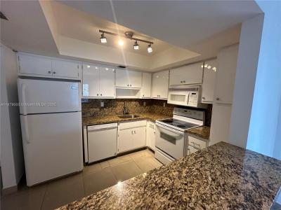 7118 Bonita Dr 305, Miami Beach, Florida 33141, USA