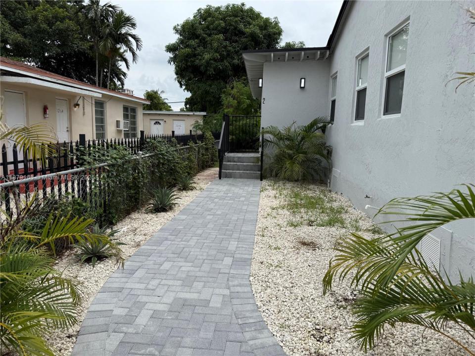 1256 NE 110th Ter 2, Miami, Flórida 33161, Estados Unidos