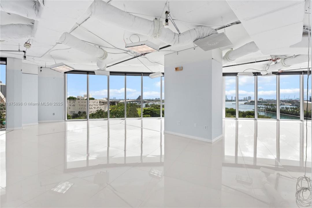900 Biscayne Blvd O-1001, Miami, Флорида 33132, Соединенные Штаты