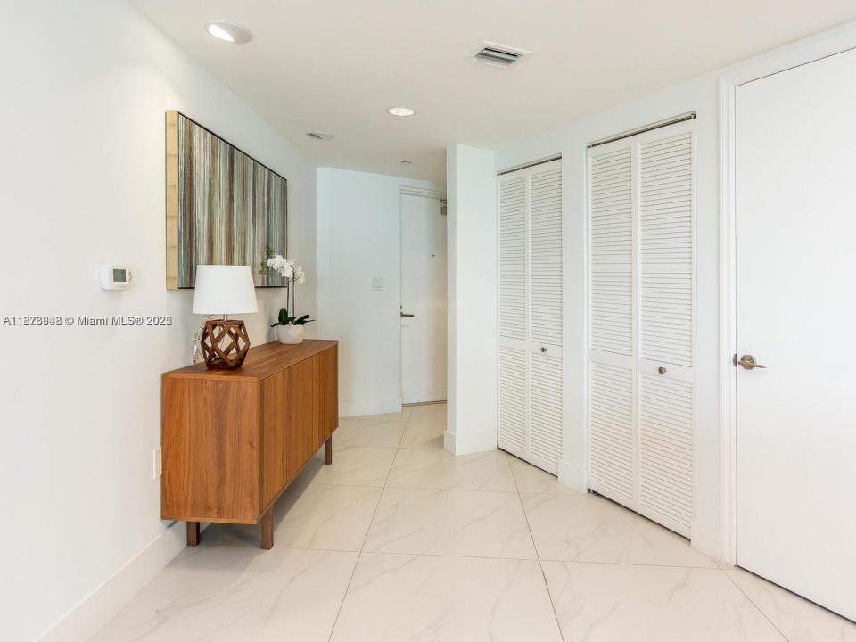 9821 E BAY HARBOR DR 502, Bay Harbor Islands, פלורידה 33154, ארצות הברית של אמריקה 
