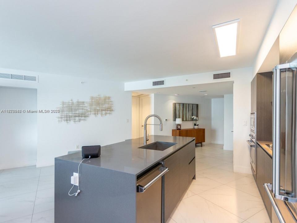 9821 E BAY HARBOR DR 502, Bay Harbor Islands, פלורידה 33154, ארצות הברית של אמריקה 