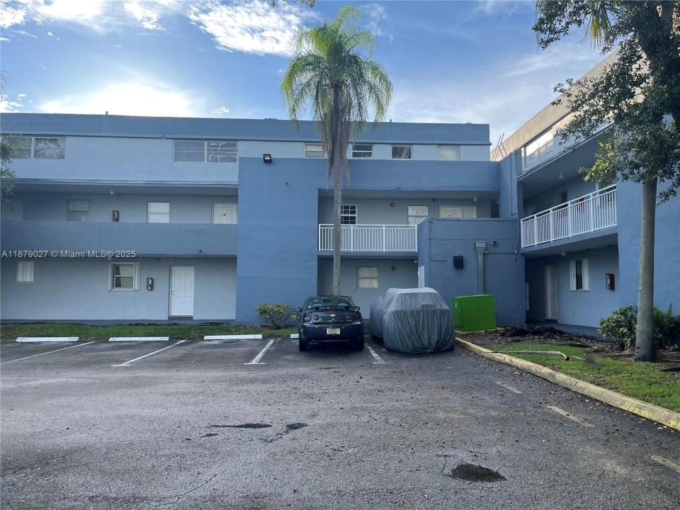 9365 Fontainebleau Blvd E221, Miami, Florida 33172