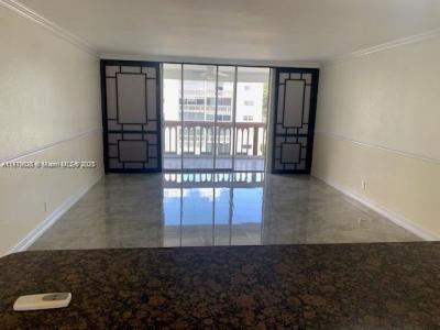901 NE 14th Ave 407, Hallandale Beach, Florida 33009, USA