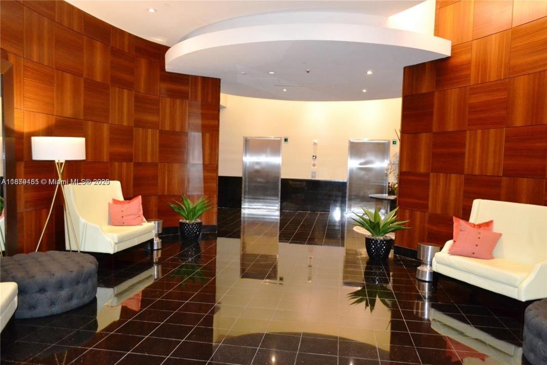 3000 Coral Way 1605, Miami, Floryda 33145, USA
