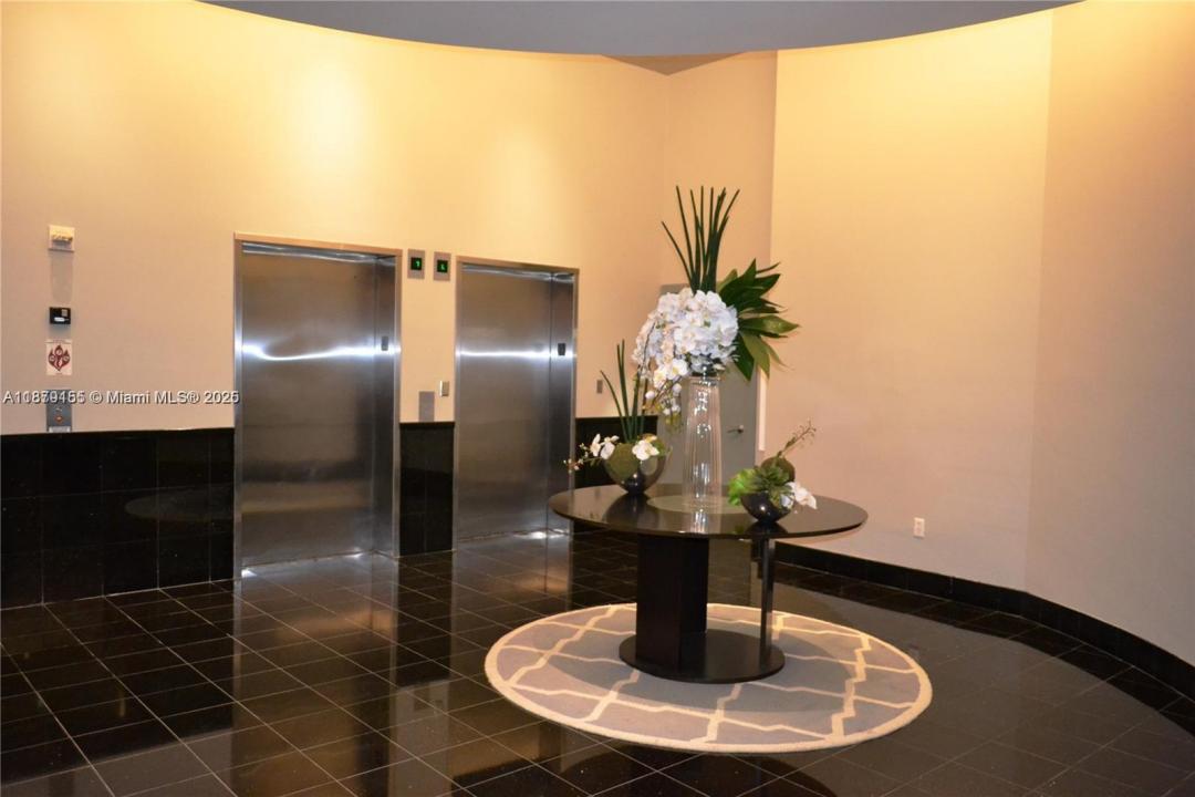 3000 Coral Way 1605, Miami, Floryda 33145, USA
