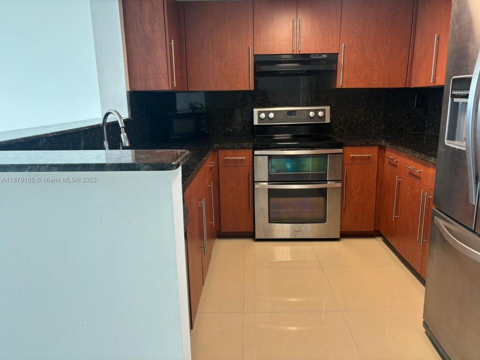 3000 Coral Way 1605, Miami, Floryda 33145, USA
