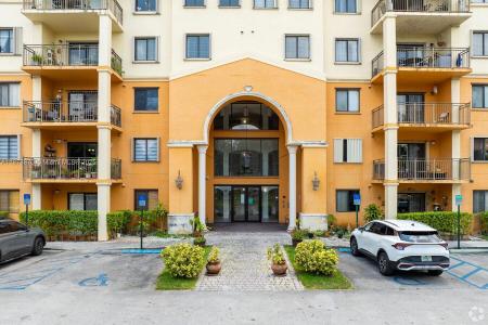 9340 Fontainebleau Blvd W206, Miami, Florida 33172, USA