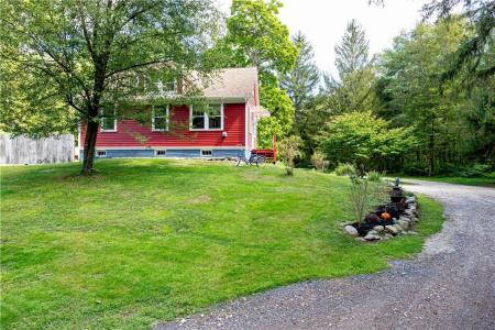 8 Boswell Trail, Foster, RI 02825, USA