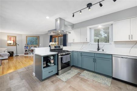 5 Cyr Court, West Warwick, רוד איילנד 02893, ארצות הברית של אמריקה 