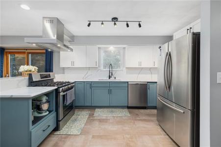 5 Cyr Court, West Warwick, רוד איילנד 02893, ארצות הברית של אמריקה 