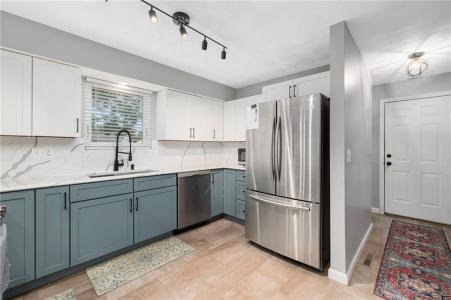 5 Cyr Court, West Warwick, רוד איילנד 02893, ארצות הברית של אמריקה 
