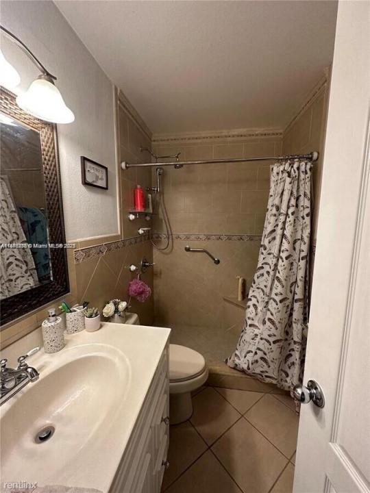 17652 NW 76th Ct, Hialeah, Flórida 33015, Estados Unidos