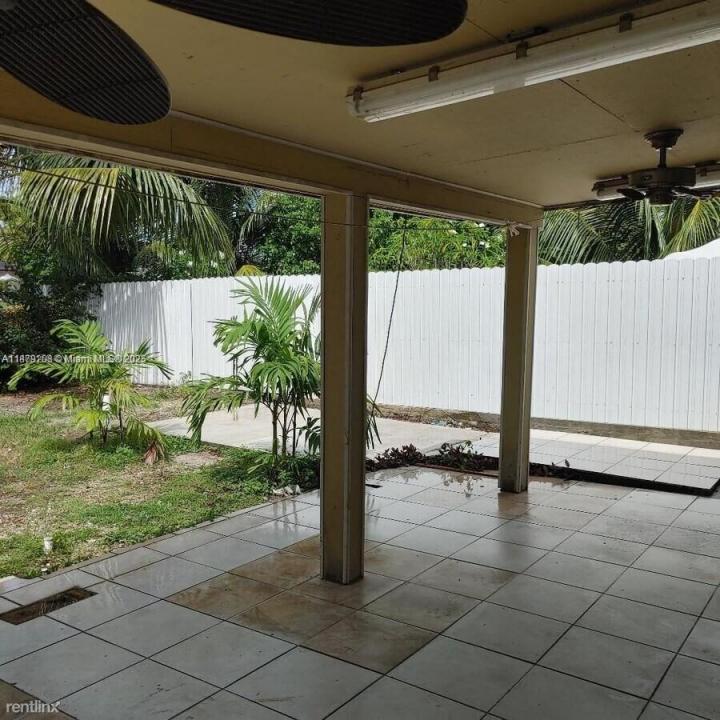 17652 NW 76th Ct, Hialeah, Flórida 33015, Estados Unidos