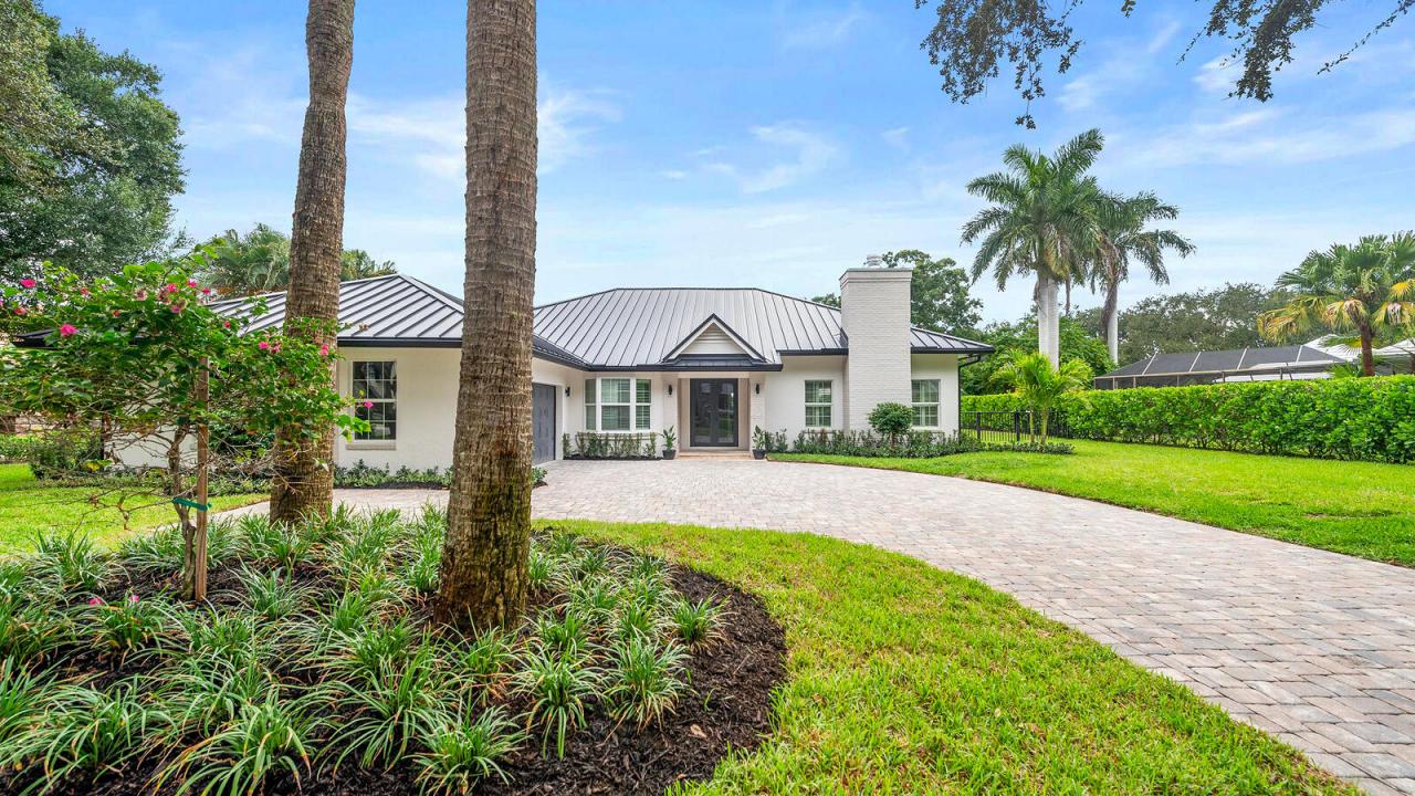18433 SE Heritage Drive, Tequesta, Florida 33469