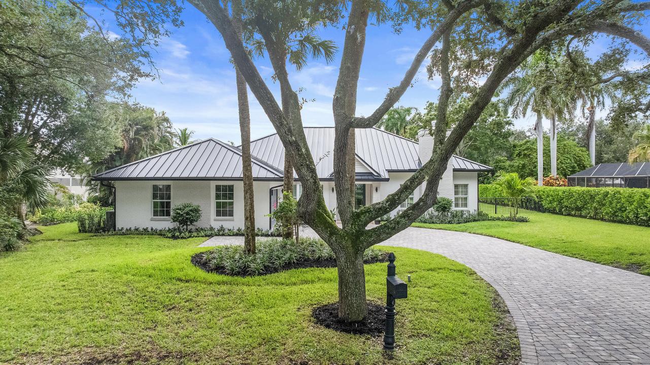 18433 SE Heritage Drive, Tequesta, Florida 33469