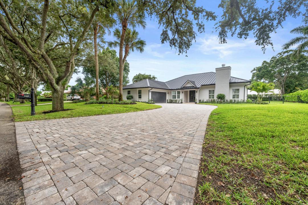 18433 SE Heritage Drive, Tequesta, Florida 33469
