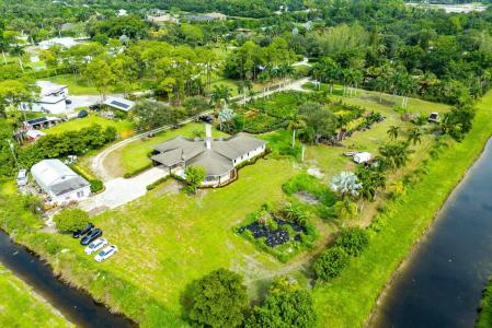 7437 Saddle Road, Lake Worth, Florida 33463