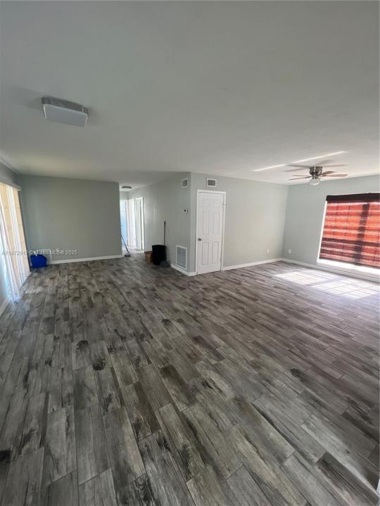 1011 NE Bianca, Palm Bay, 佛罗里达州 32905, 美国